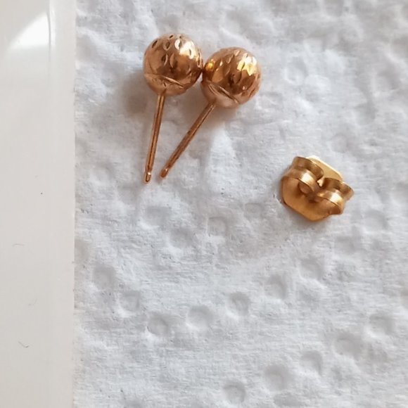 14kt Gold Stud Earrings - Picture 5 of 8